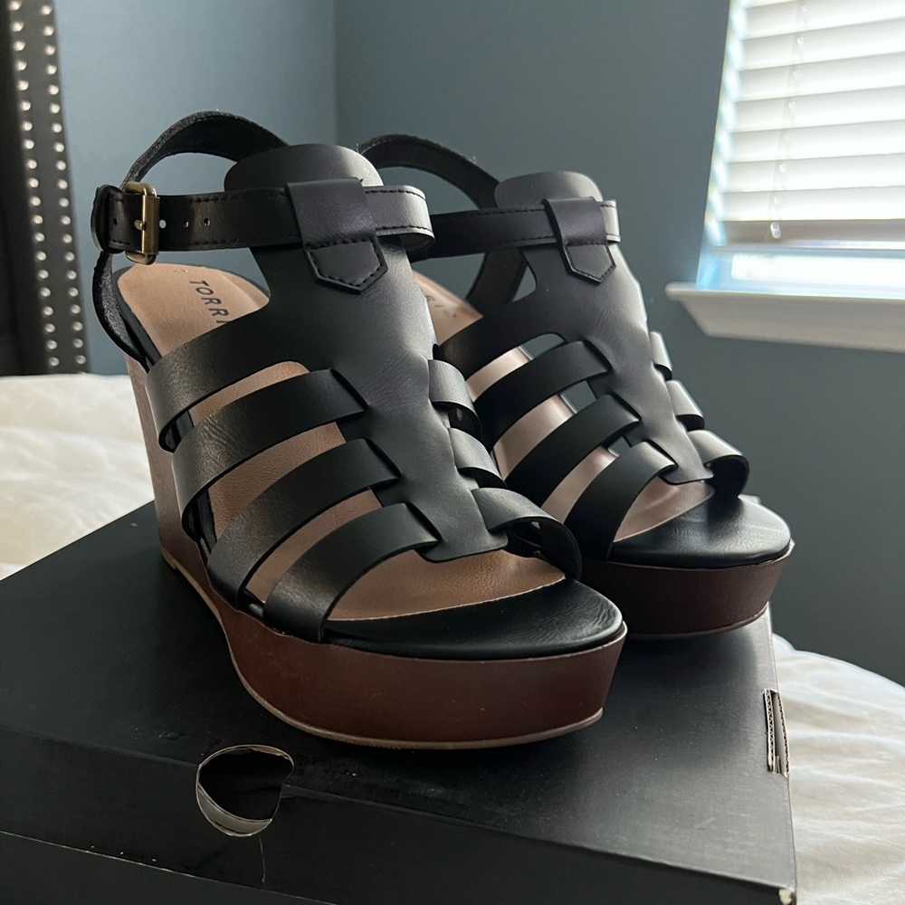 Torrid Fisherman wedge size 9